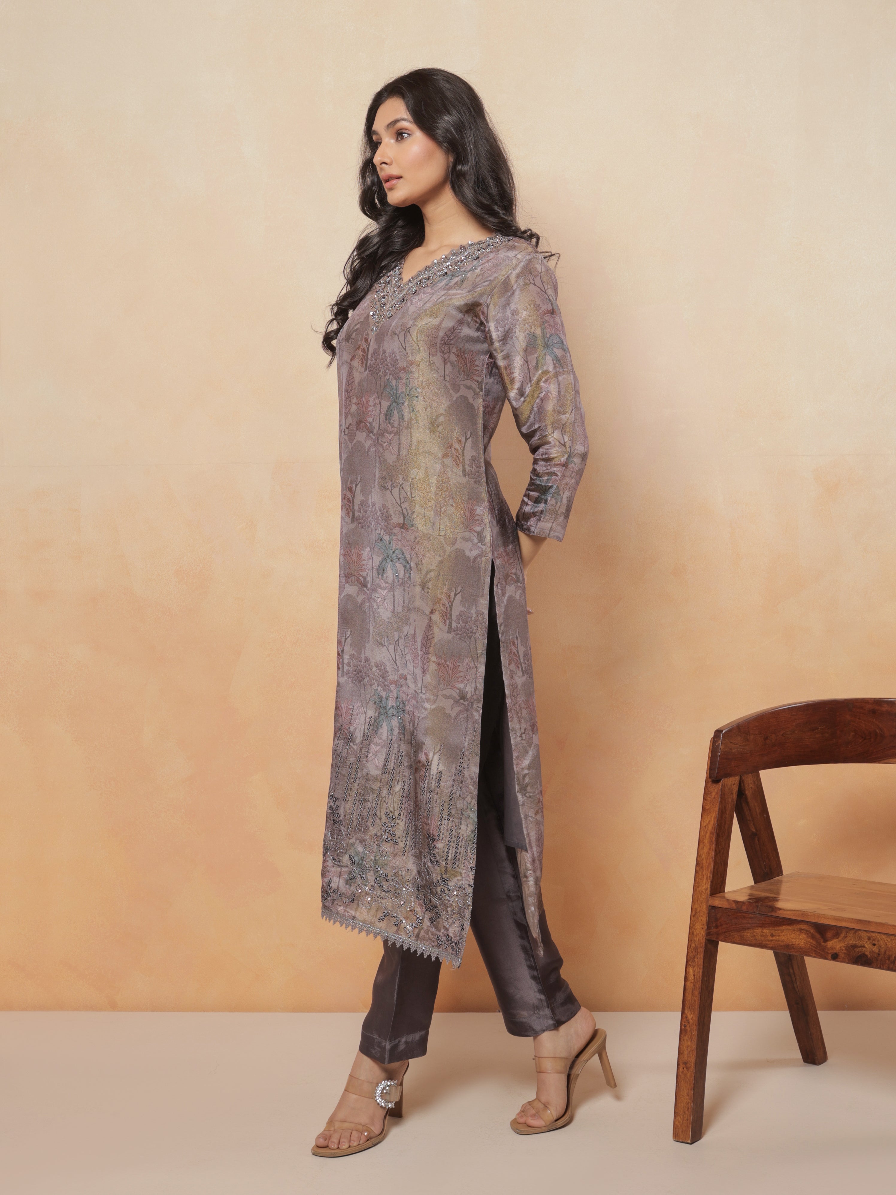 Siyana Tissue Embroidered Kurta Set with Pure Organza Dupatta - Mauve Mist