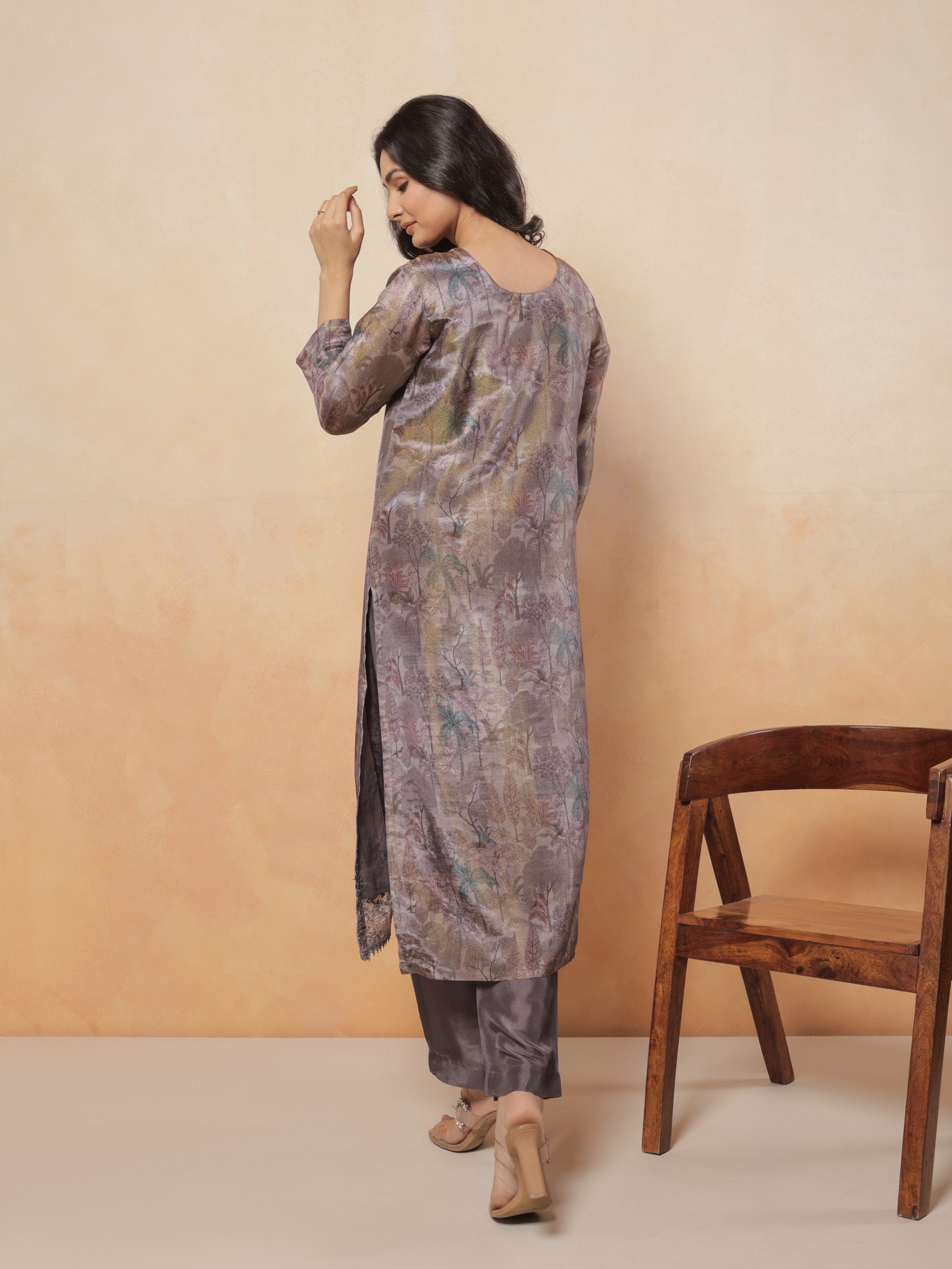 Siyana Tissue Embroidered Kurta Set with Pure Organza Dupatta - Mauve Mist