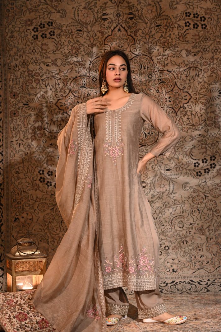 Rosé Dune Embroidered Suit Set