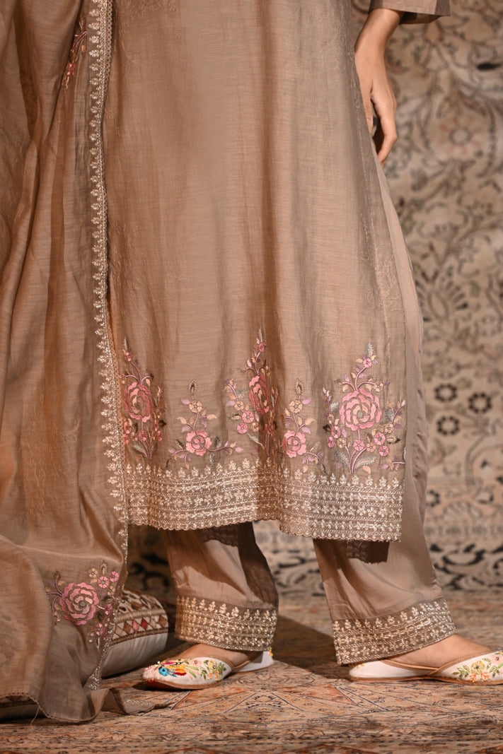 Rosé Dune Embroidered Suit Set