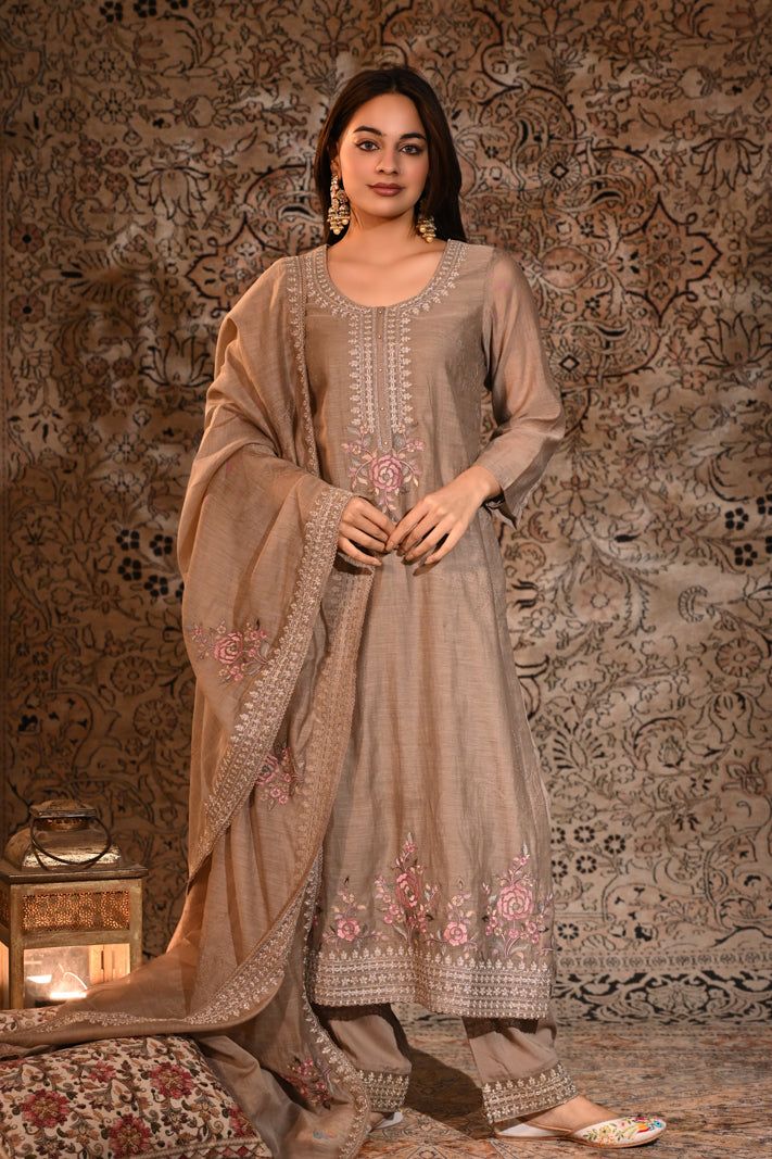 Rosé Dune Embroidered Suit Set